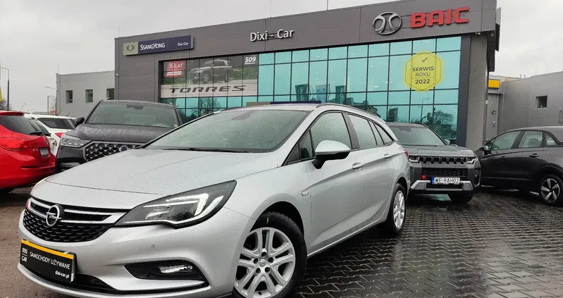 samochody osobowe Opel Astra cena 42900 przebieg: 153000, rok produkcji 2018 z Chodzież